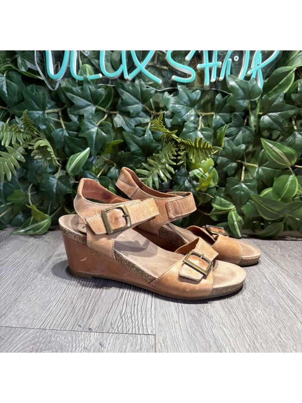 Taos Women's Buckle-Up Sandal Size 38 7 Wedge Heel Adjustable Ankle Strap Brown